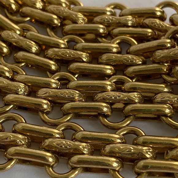 CHANEL Turnlock Necklace CC Autumn 2009 Gold Tone Authenticated - Picture 6 of 16